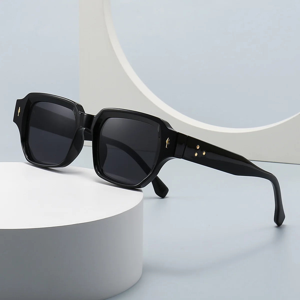 Layka Vintage Plastic Frame Square Sunglasses
